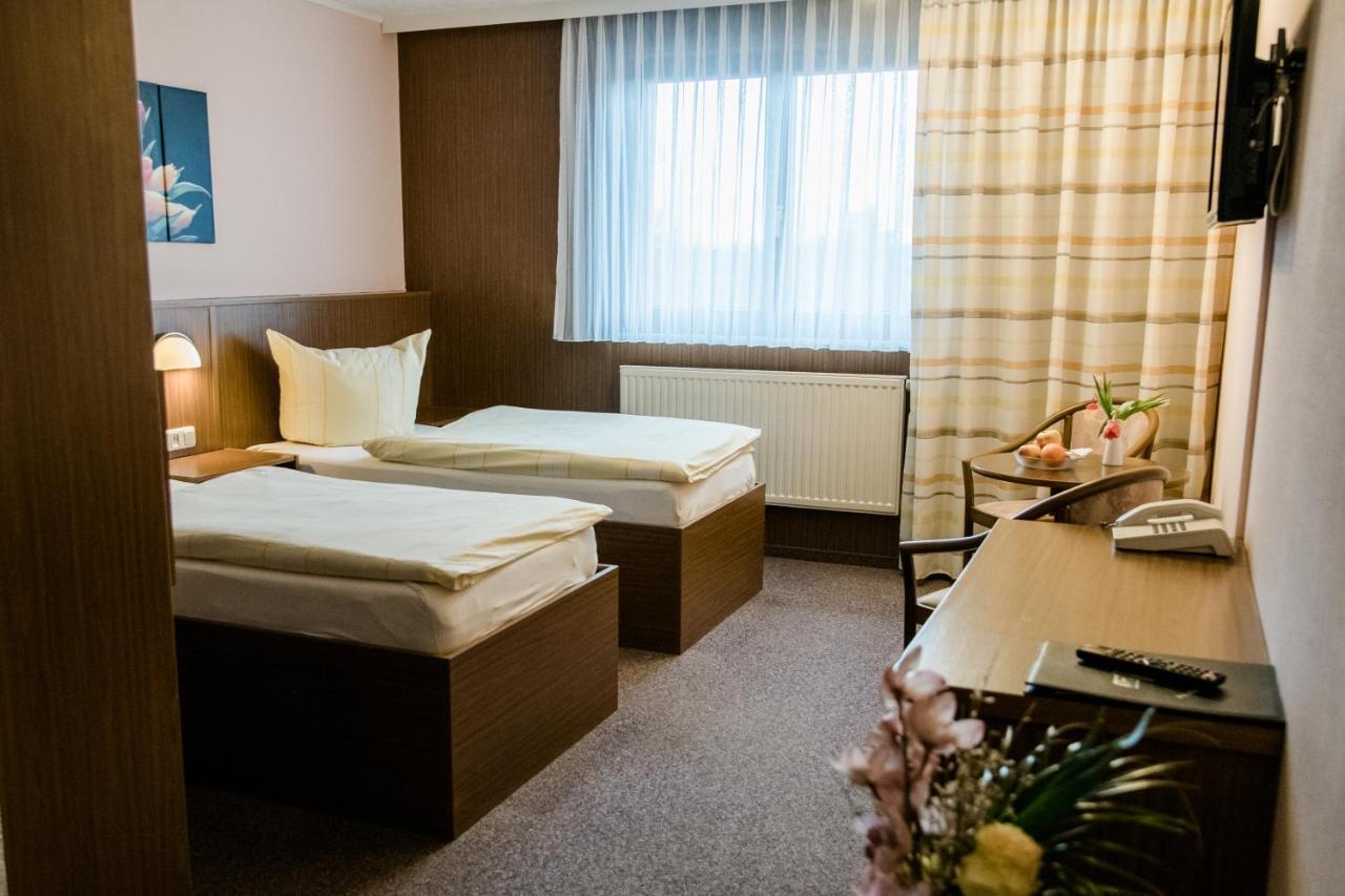 Hotel Mueller Genthin エクステリア 写真