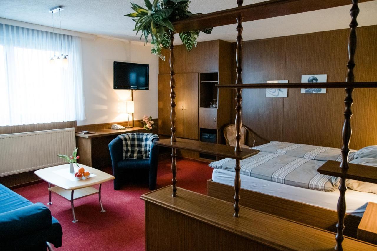 Hotel Mueller Genthin エクステリア 写真
