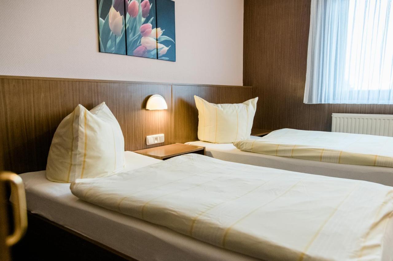 Hotel Mueller Genthin エクステリア 写真