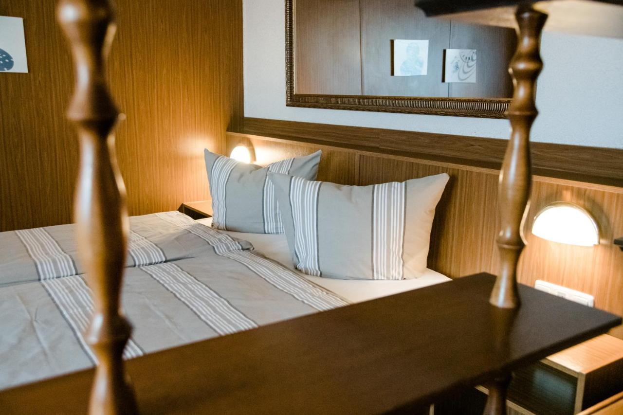 Hotel Mueller Genthin エクステリア 写真
