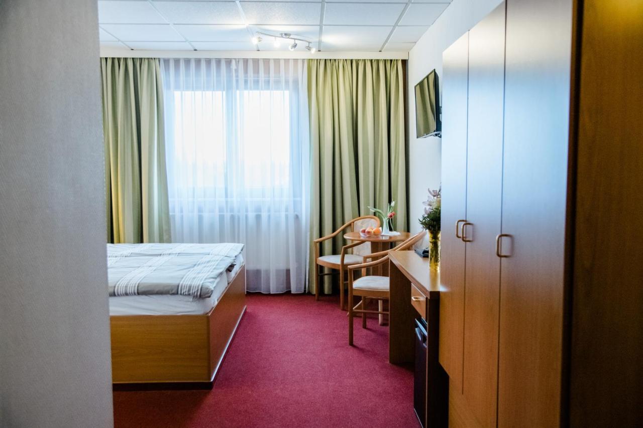Hotel Mueller Genthin エクステリア 写真